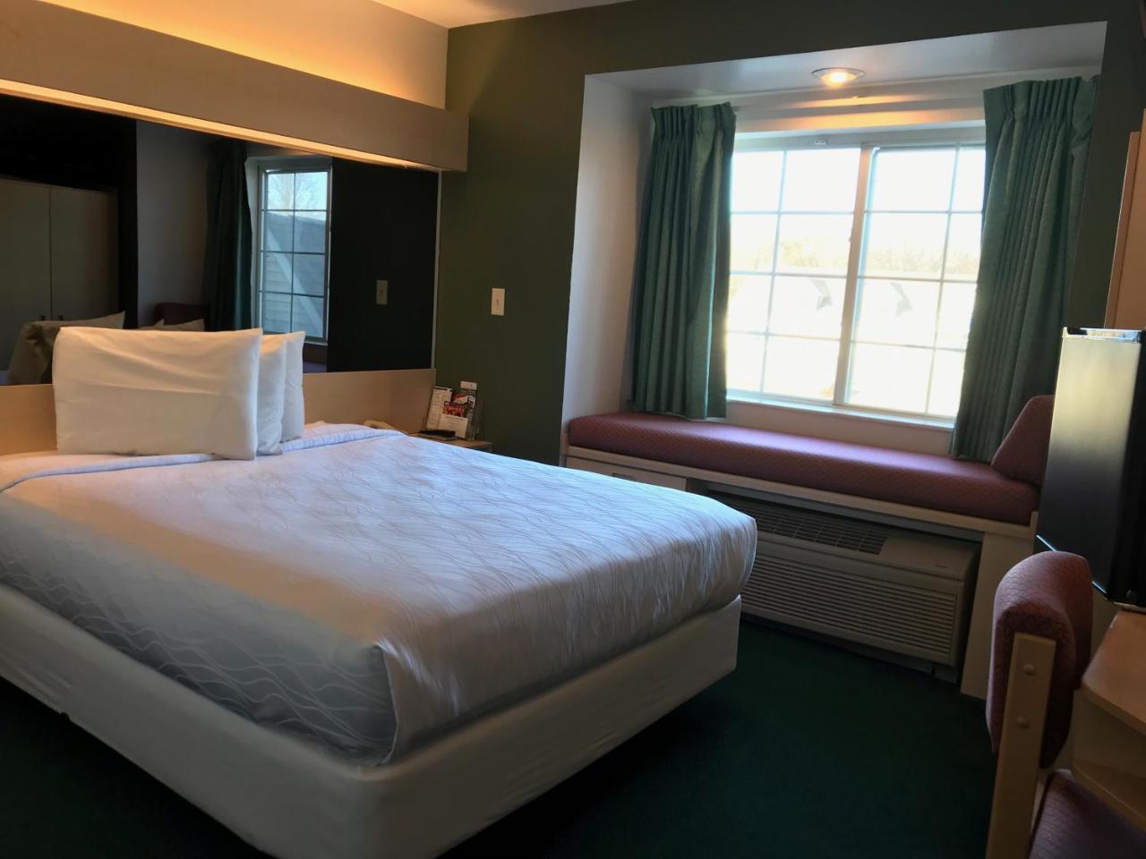 Mariner'S Village Resort Carlyle Buitenkant foto